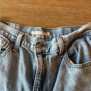 LEVIS High-Waisted Light Blue Jeans